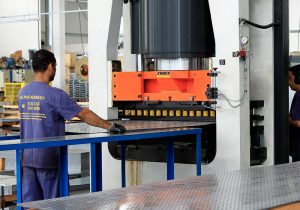 Calhas Kennedy A Empresa